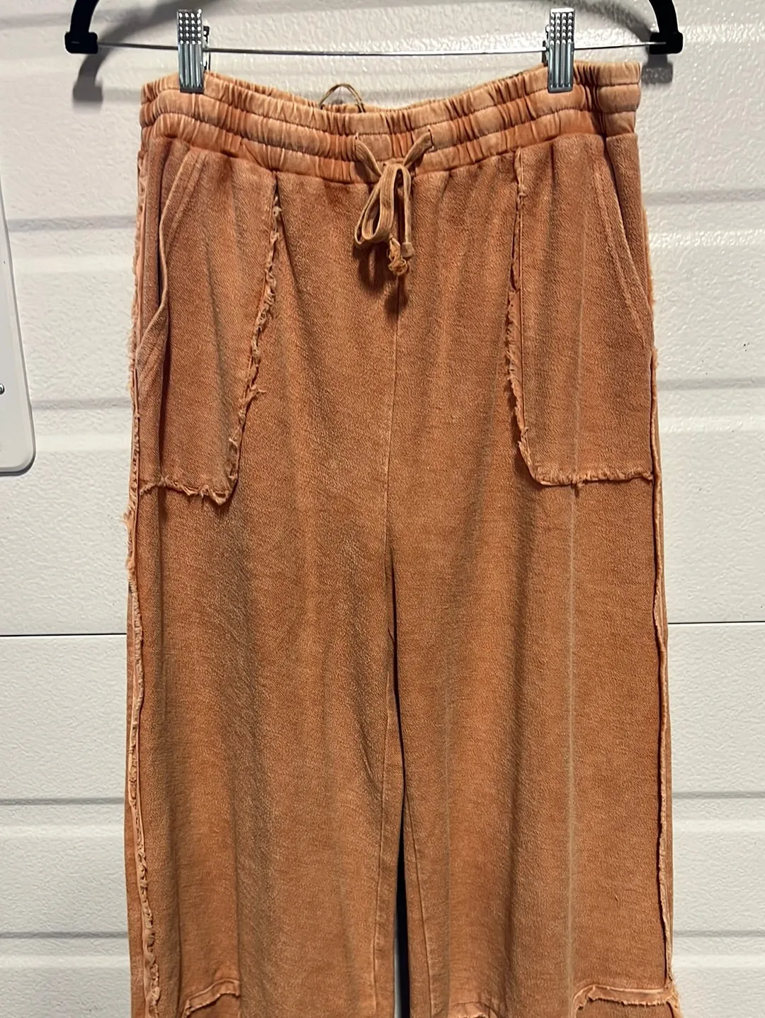 102390  CINNAMON MINERAL WASH WIDE LEG PANT