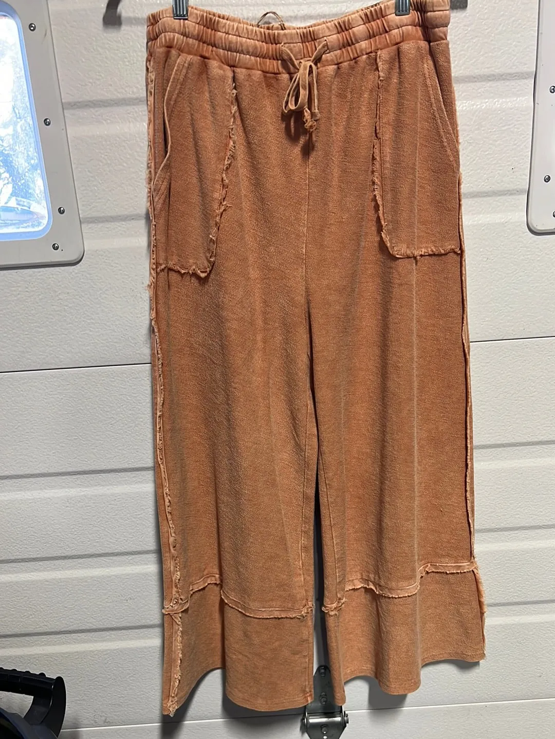 102390  CINNAMON MINERAL WASH WIDE LEG PANT