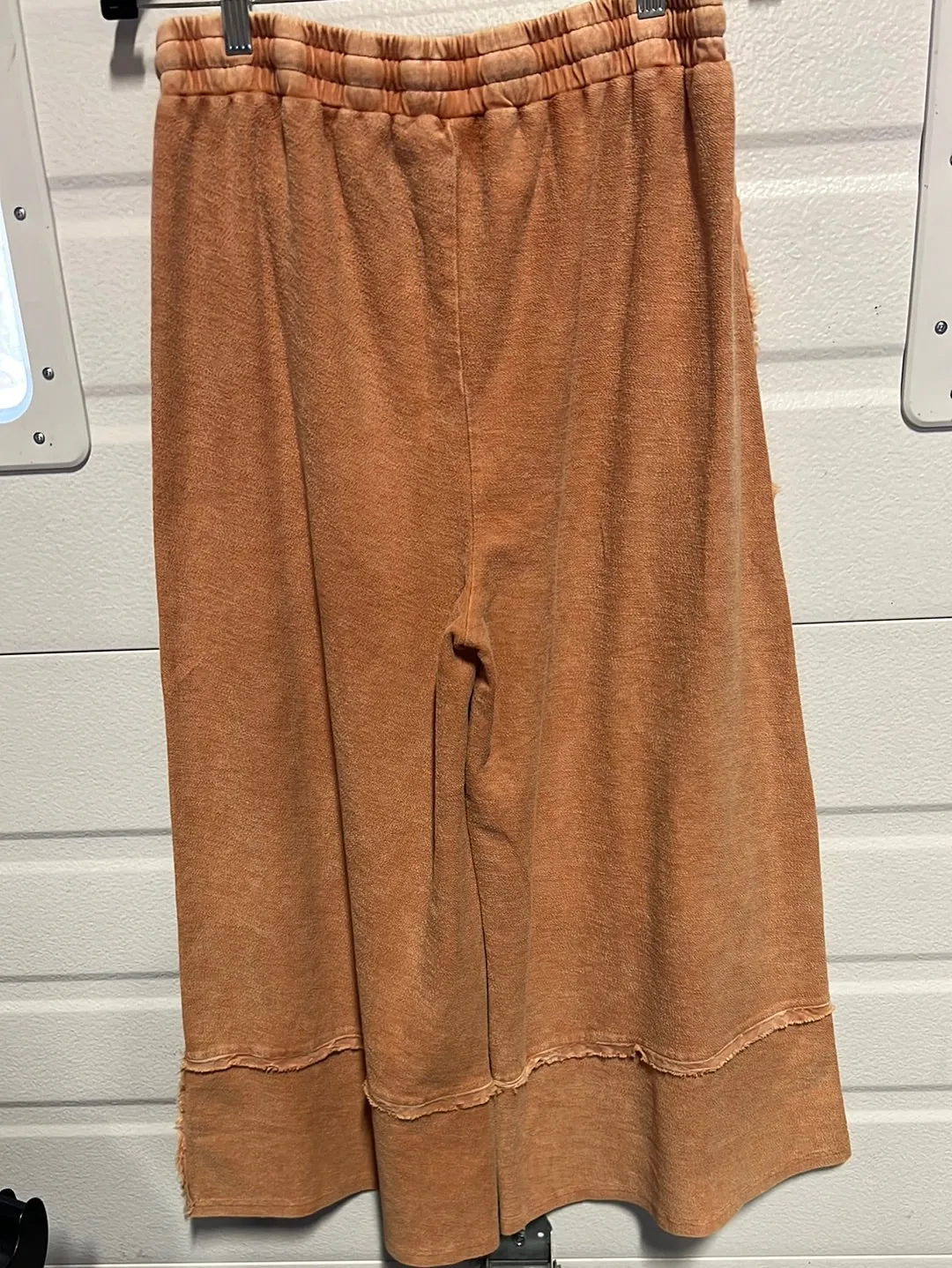 102390  CINNAMON MINERAL WASH WIDE LEG PANT