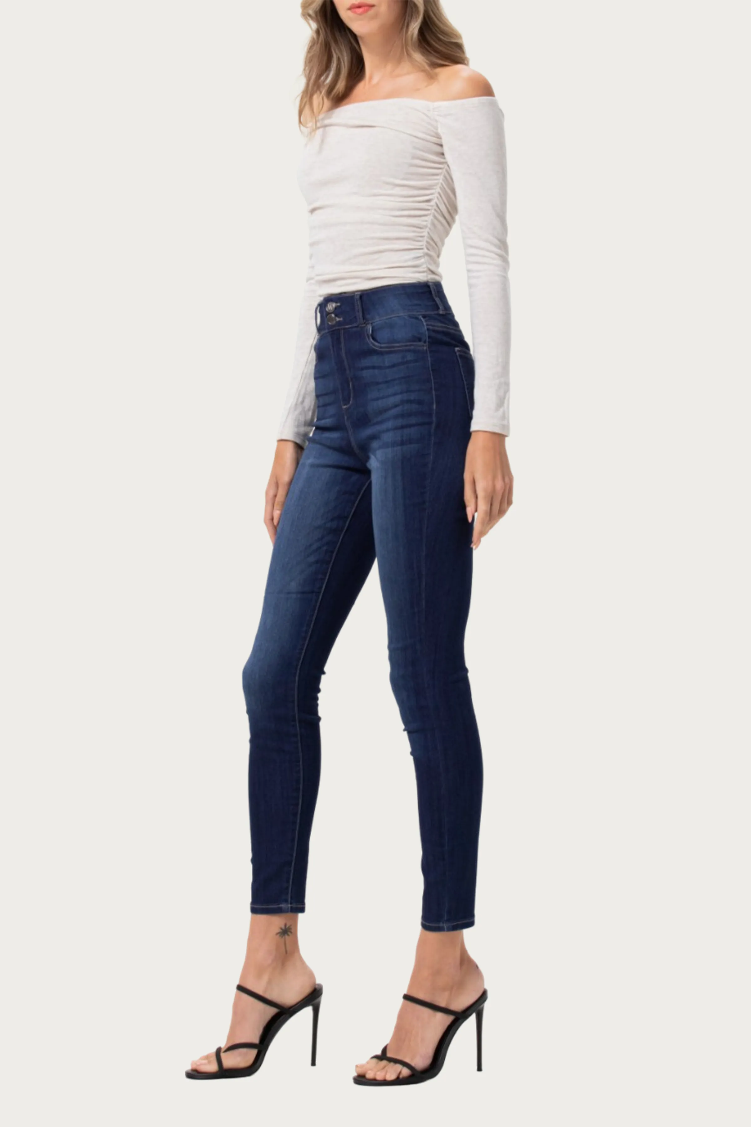 HIGH-RISE STRETCH SKINNY JEANS