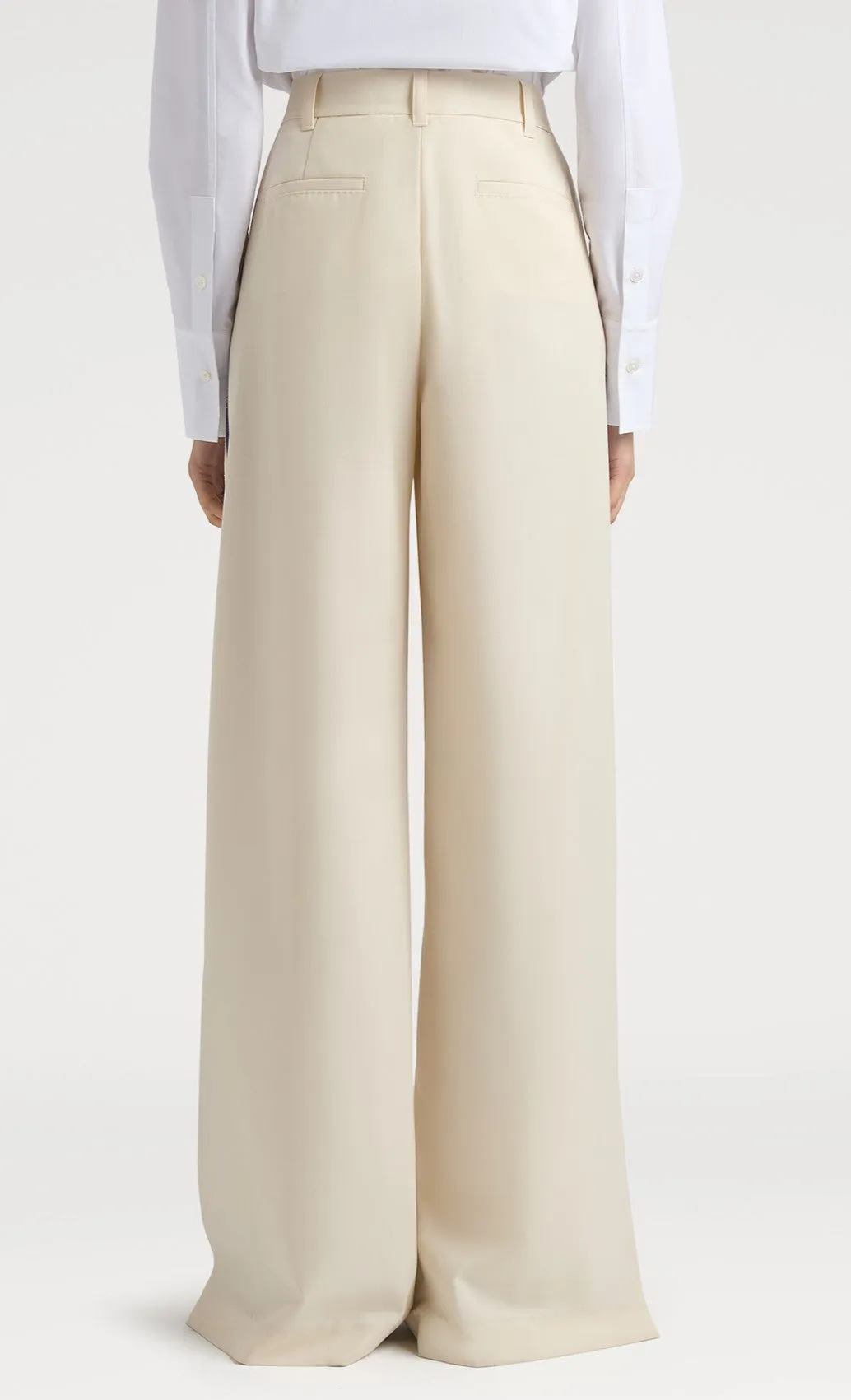 SUMPTUOUS WOOL TROUSERS WITH MODERN ELEGANCE