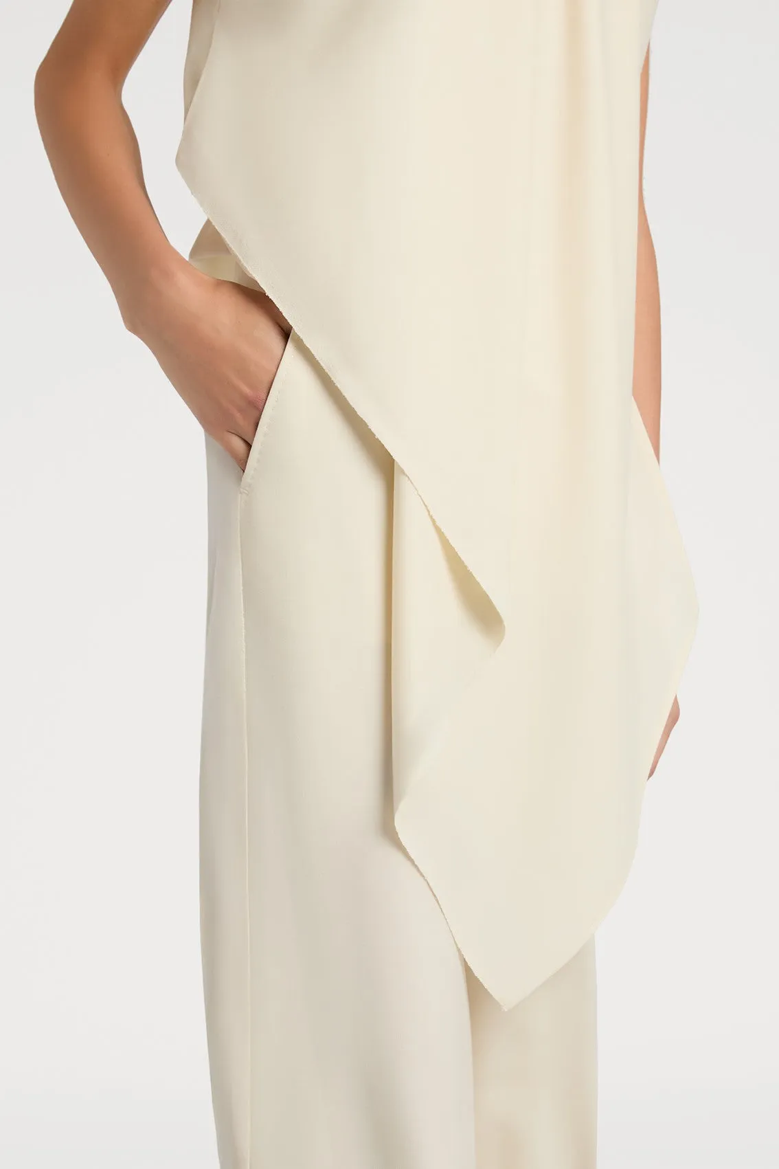 SUMPTUOUS WOOL TROUSERS WITH MODERN ELEGANCE