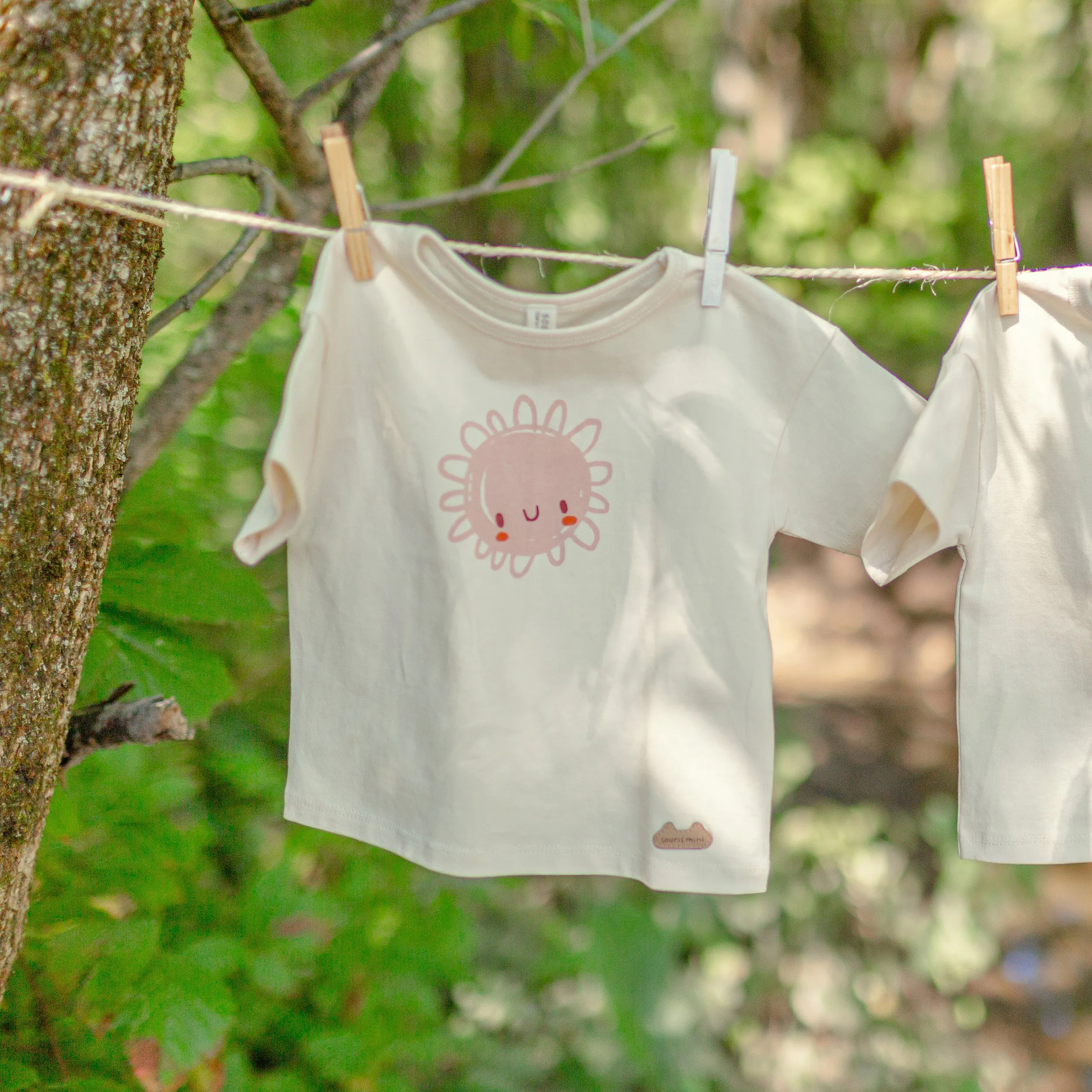 T-shirt crème en coton biologique coupe droite, naissance || Cream t-shirt straight cut in organic cotton, newborn