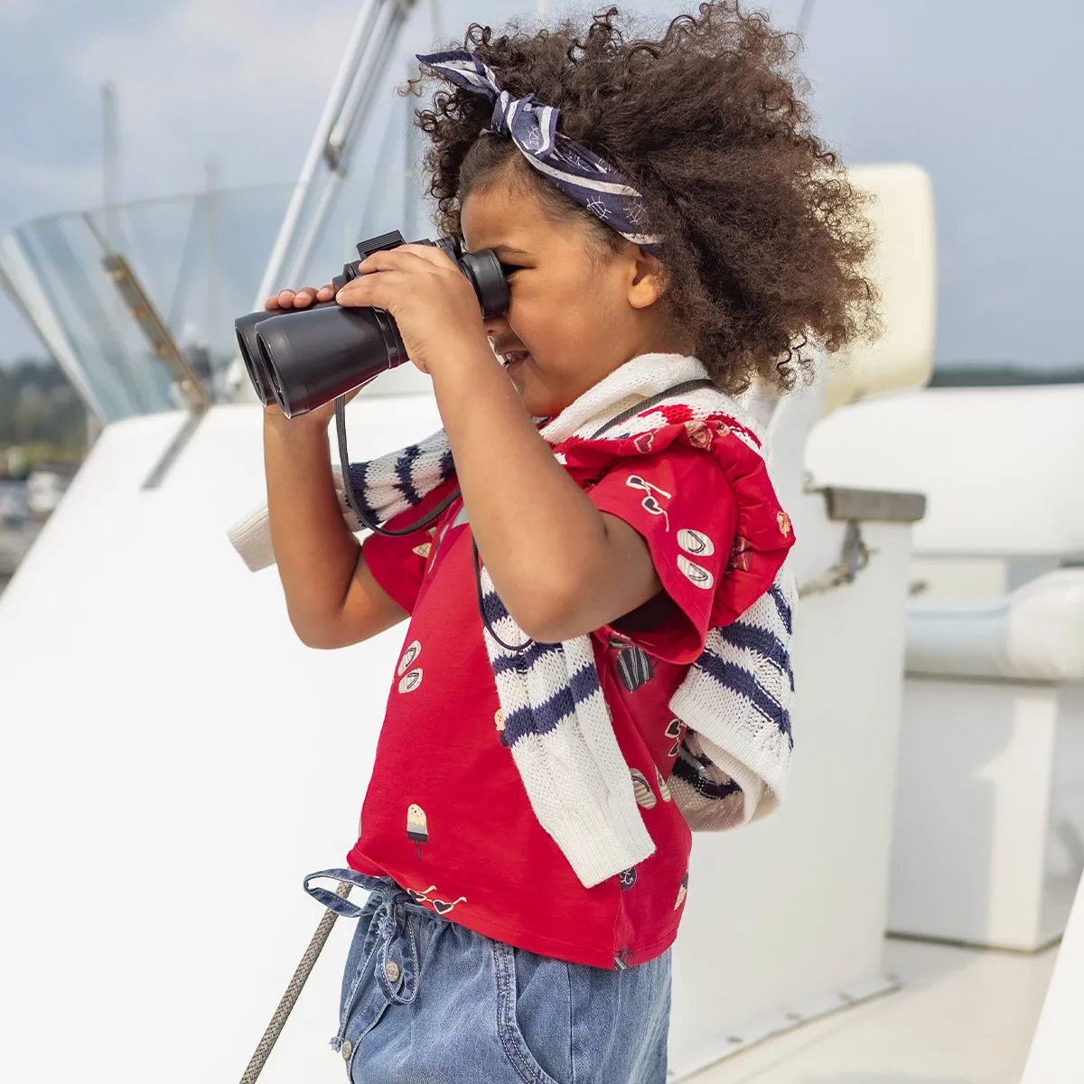 T-shirt rouge à motifs, enfant || Red T-shirt with all over print, child