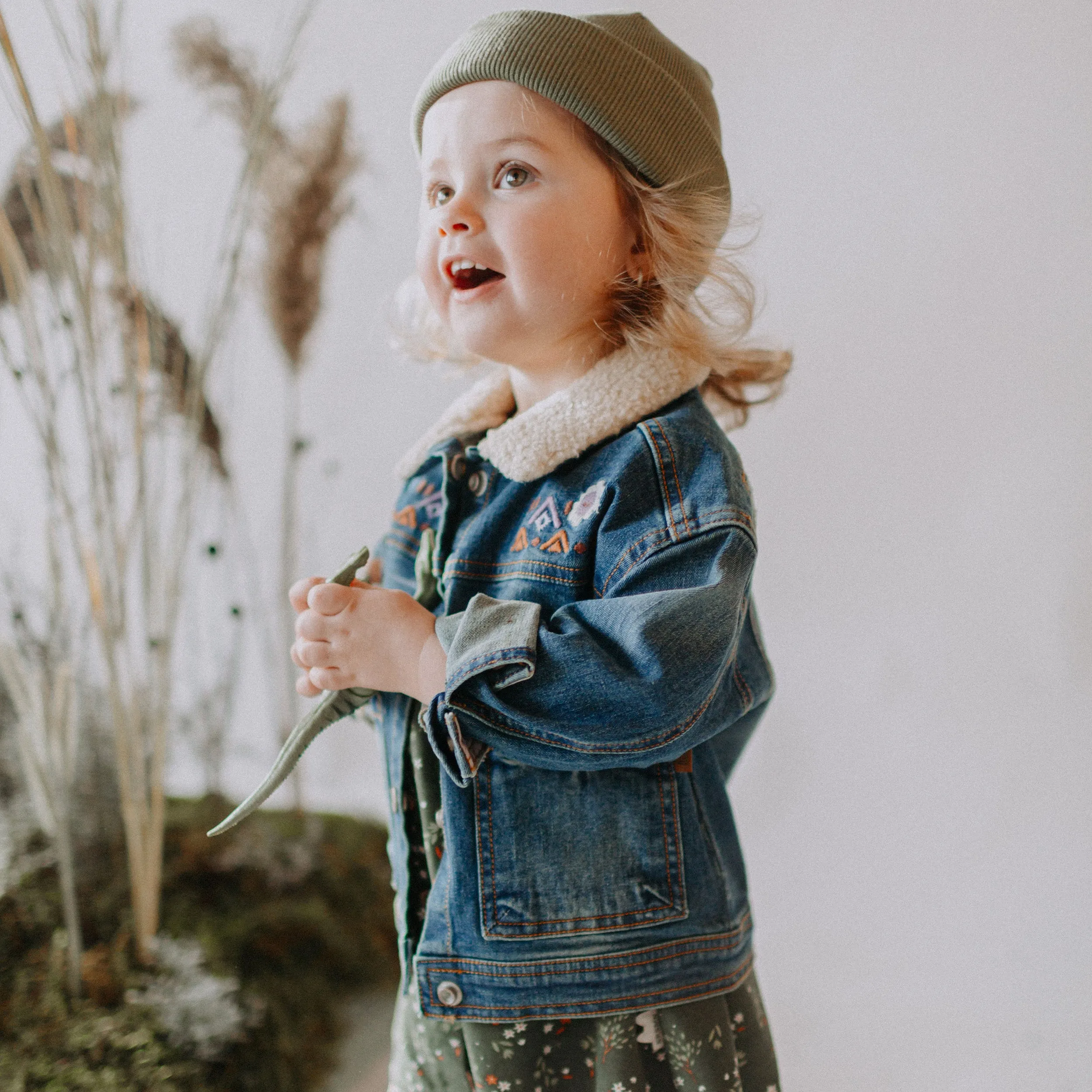 Veste en denim avec broderies, bébé || Denim jacket with embroidery, baby