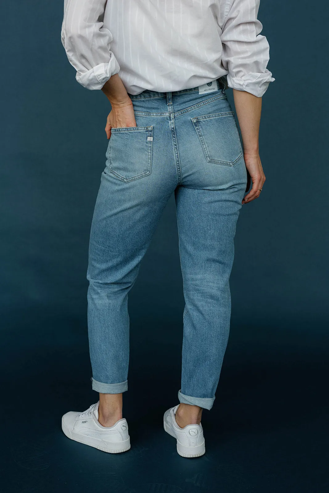 Women's Stretch Tapered Recycled Jean - Washed Stone Blue